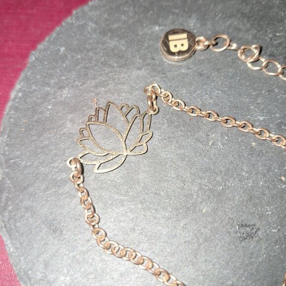 Goldtone Lotus Flower Chain Bracelet With IB On Tag - Picture 1 of 4